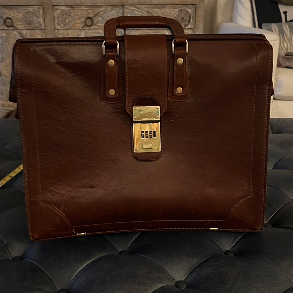 Vintage Renwick doctor/attorney, Elegant Brown Leather Briefcase. Super Cool